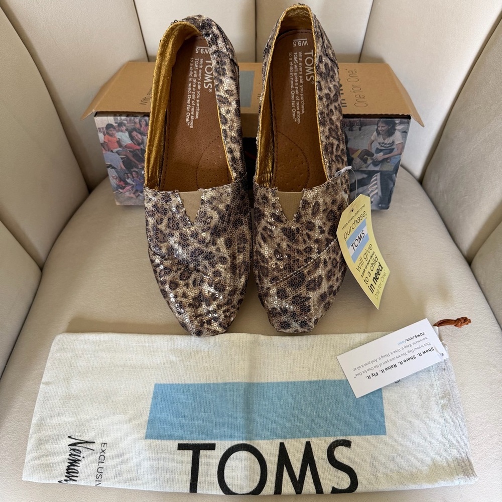 NWT Toms Gold Sequins Slip On Flats Alpargata Glitter Cheetah Print Shoes 9.5